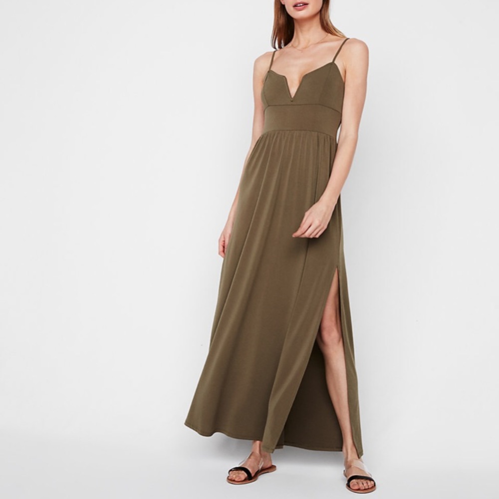 V-wire Maxi Dress